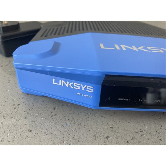 *READ* Linksys WRT1900AC V2 1300 Mbps 4 Port Dual-Band Wi-Fi Router PARTS ONLY - Picture 3 of 12